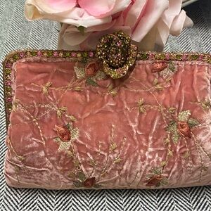 Pre❤️Embroidered Clara Kassinava Pink Clutch with Floral Accents Condition:Fair